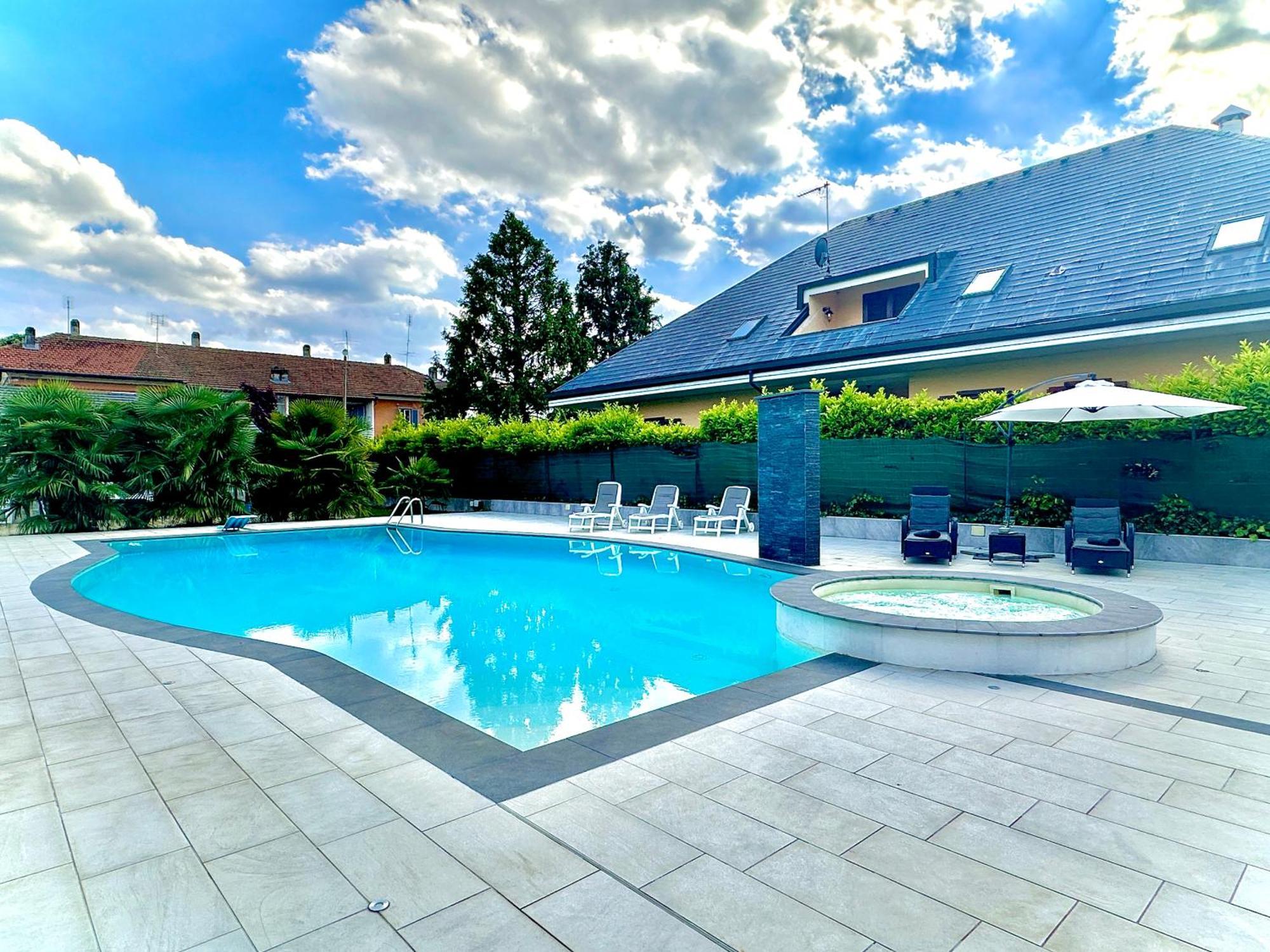 Appartamento In Villa Con Piscina Privata E Jacuzzi Ad Uso Esclusivo Rivarolo Canavese Exterior foto